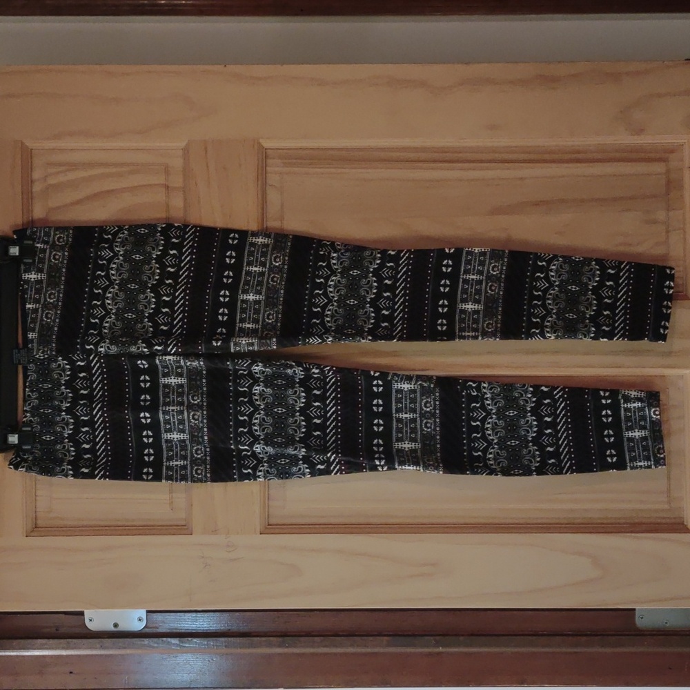 Patterned leggings (never worn)